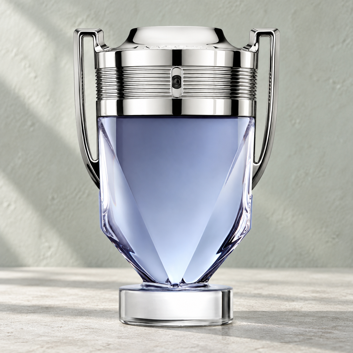 Rabanne Invictus — صورة المنتج بتصميم طبيعي