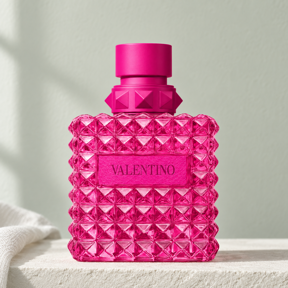 Valentino Donna Born in Roma Pink PP — صورة المنتج بتصميم طبيعي
