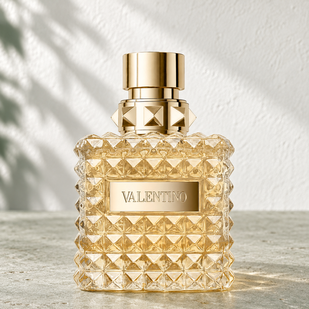 Valentino Donna Born in Roma The Gold — صورة المنتج بتصميم طبيعي