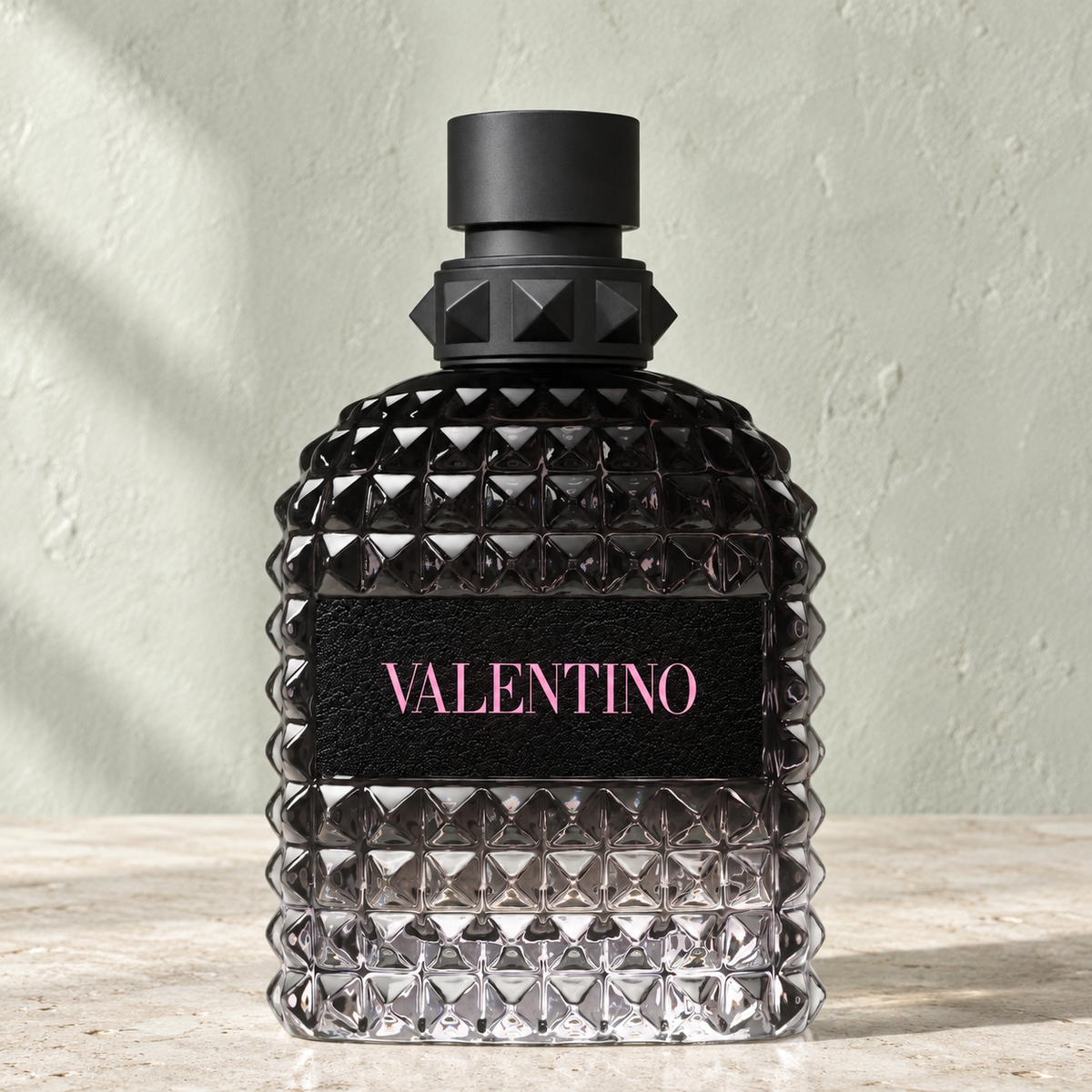 Valentino Uomo Born in Roma — صورة المنتج بتصميم طبيعي