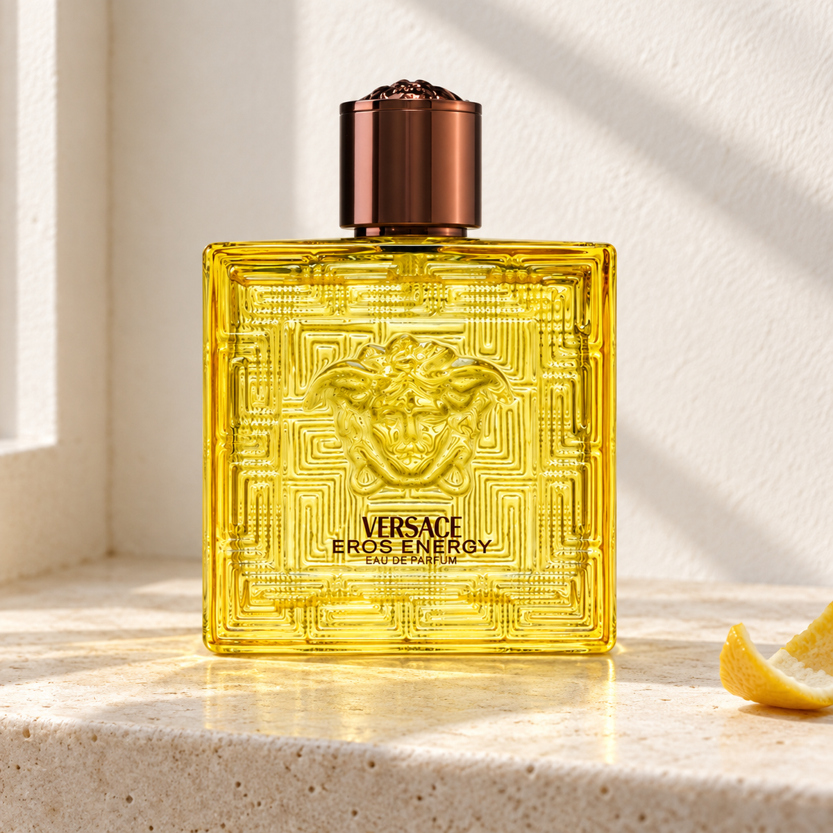 Versace Eros Energy — صورة المنتج بتصميم طبيعي
