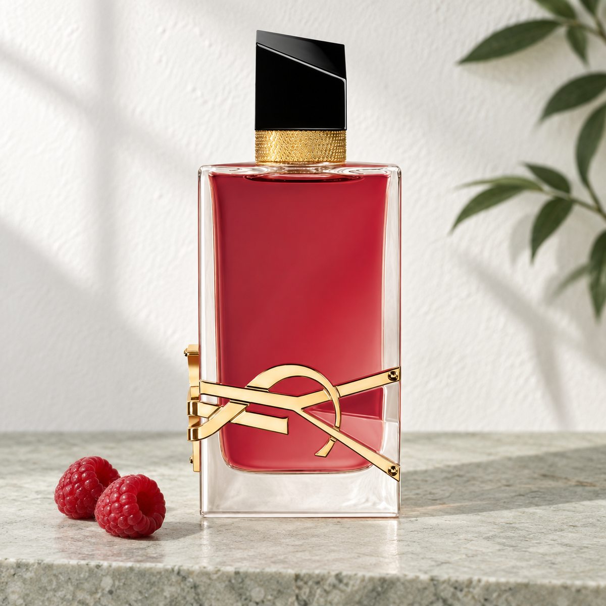 Yves Saint Laurent Libre Berry Crush — صورة المنتج بتصميم طبيعي